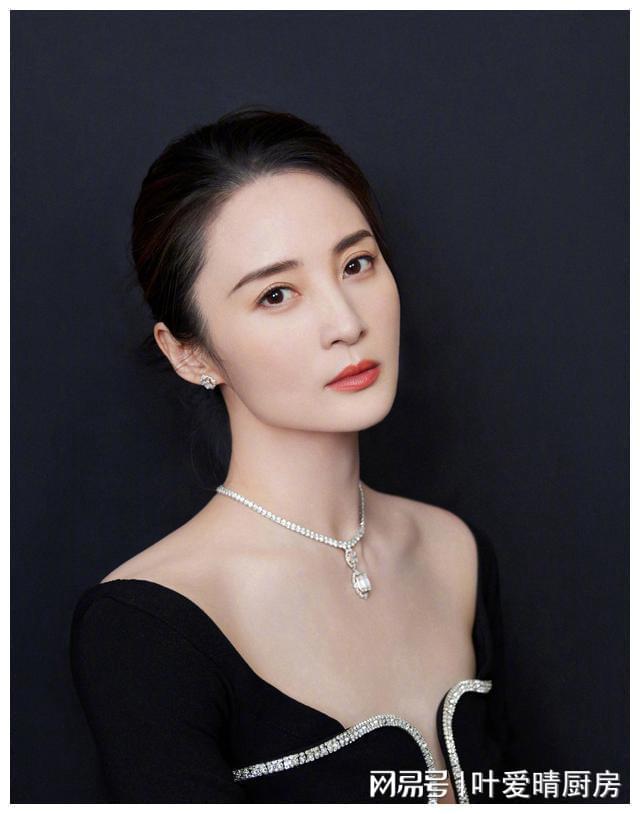 10位明星妻子哪位明星的老婆最漂亮k8凯发一触即发娱乐圈颜值最高的(图22)