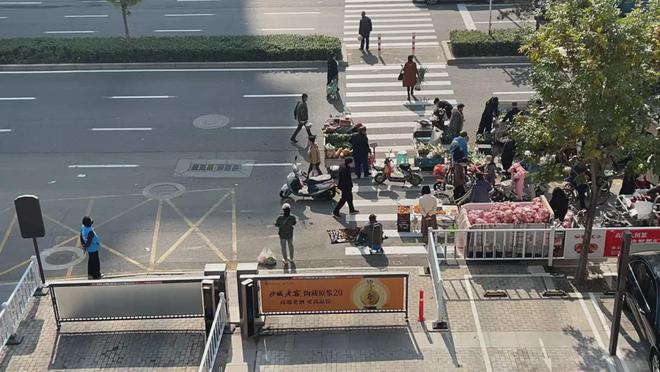 区附近真实一幕被曝光！凯发国际闹心！唐山某小(图3)