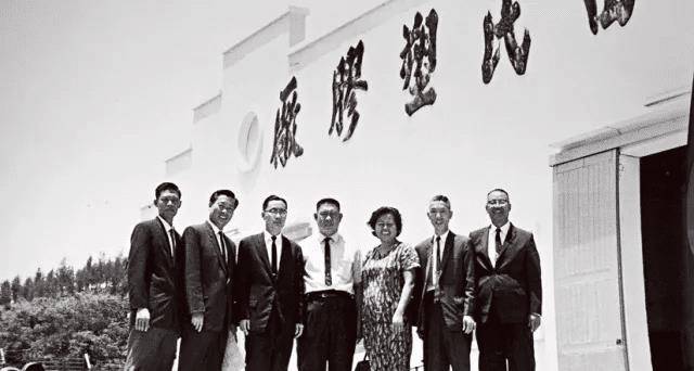 物在大陆捐建数百所学校一生简朴不铺张K8凯发·国际网站他是香港商界传奇人(图1)