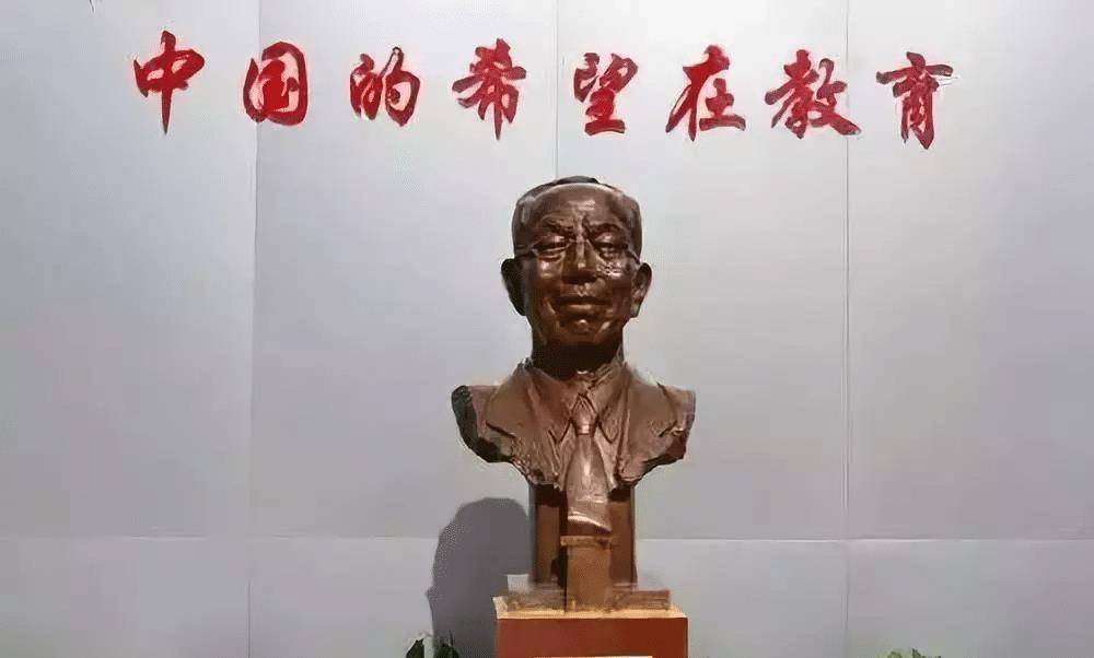 物在大陆捐建数百所学校一生简朴不铺张K8凯发·国际网站他是香港商界传奇人(图7)
