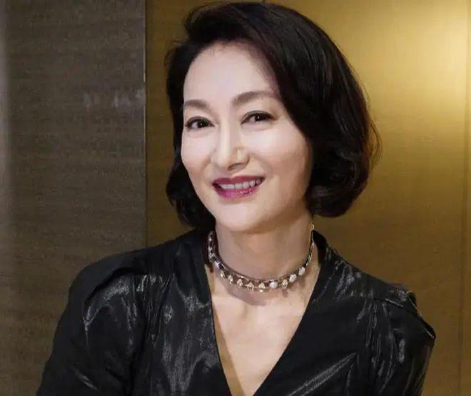22岁晋升影后中年患抑郁症自杀未遂…凯发k8入口“最美打女”：3岁要饭(图19)