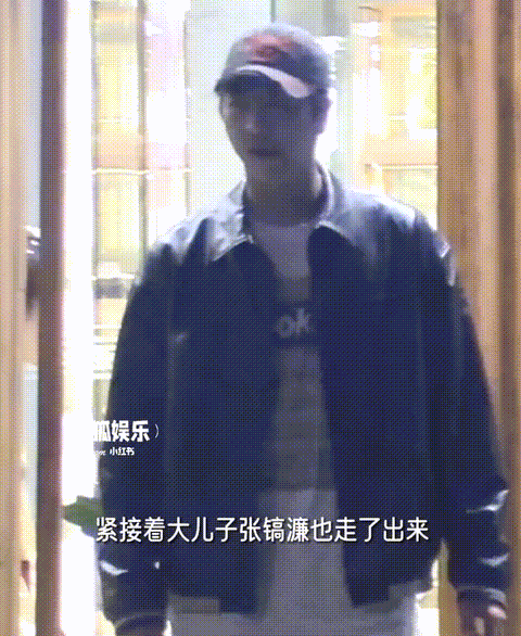 烤肉女儿粘着大儿子女儿快有洪欣高了凯发k8网站张丹峰和洪欣全家一起吃(图1)